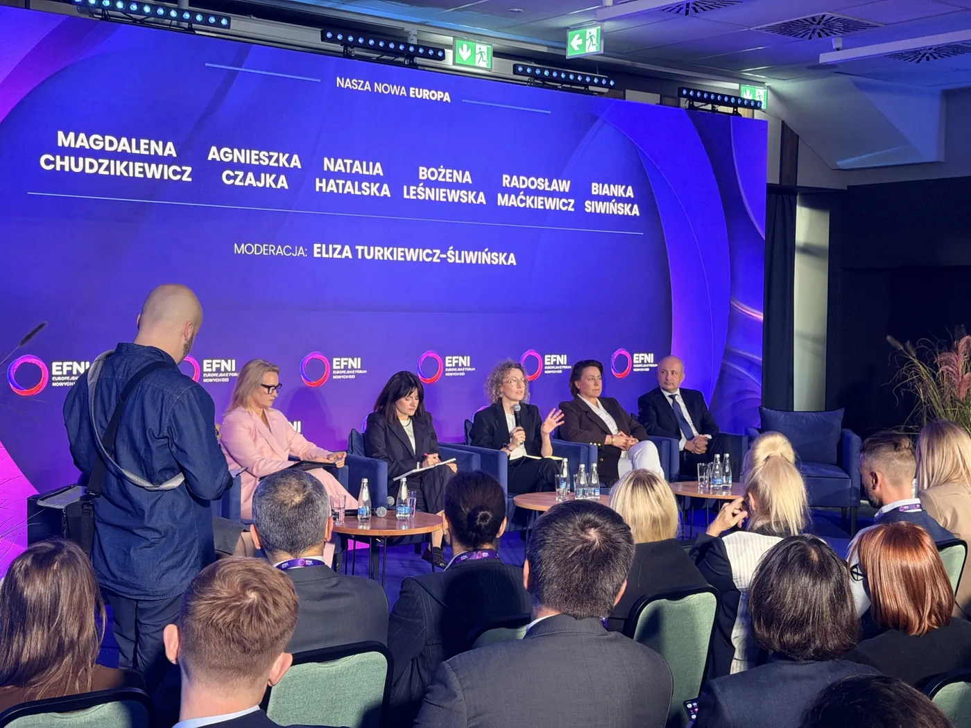 Ekran EFNI z listą panelistów Gospodarki algorytmów, dyskusja o transformacji AI